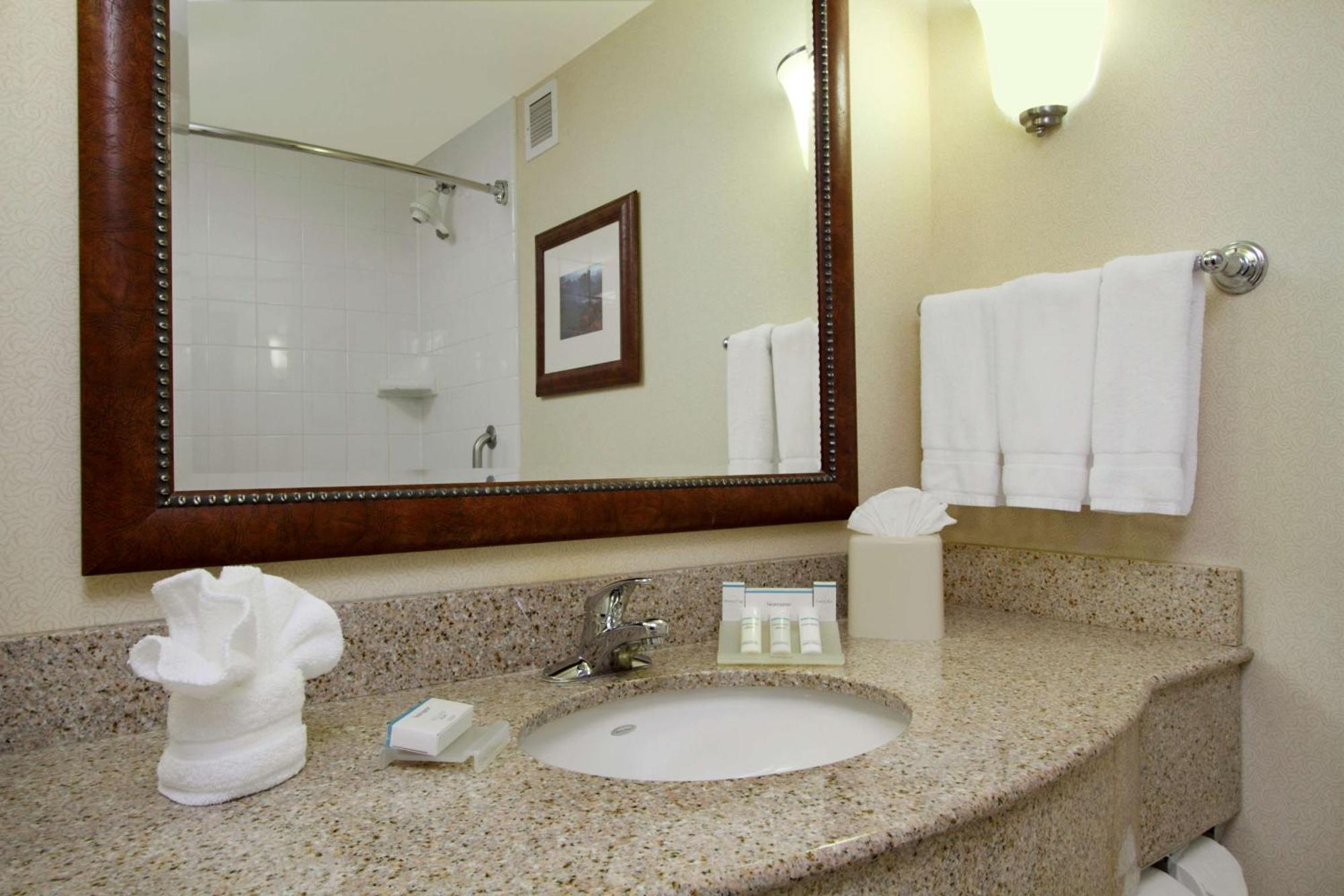 Hilton Garden Inn Columbus-University Area מראה חיצוני תמונה